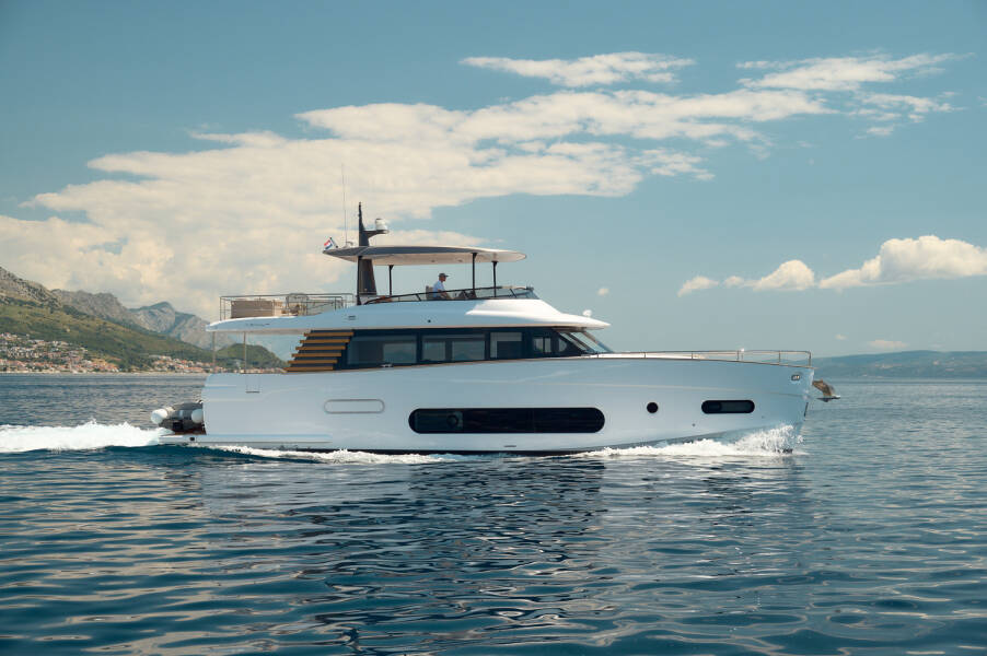 Azimut Magellano 66