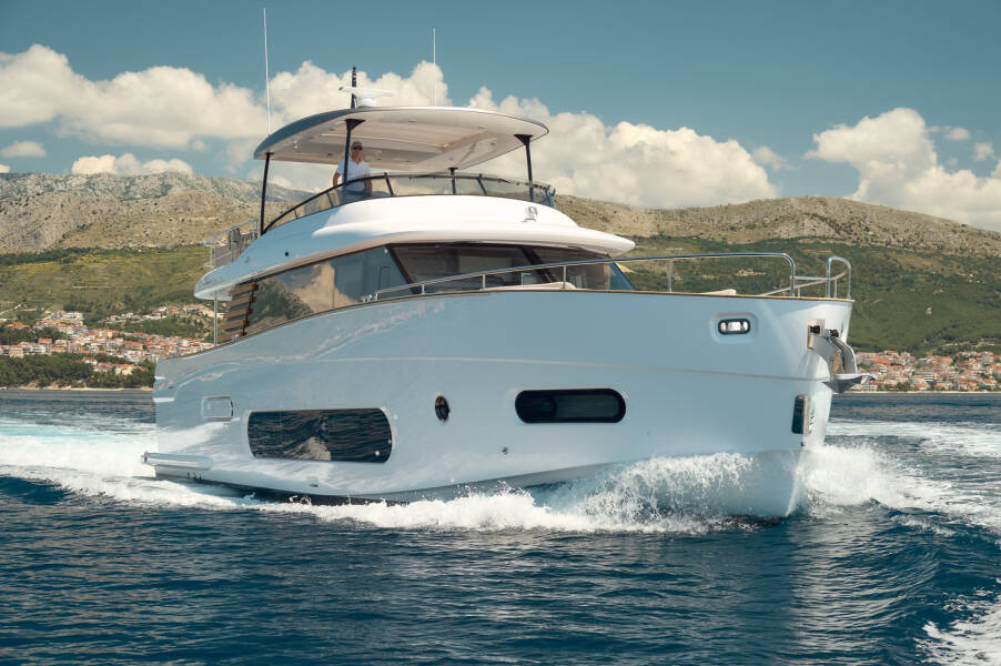 Azimut Magellano 66