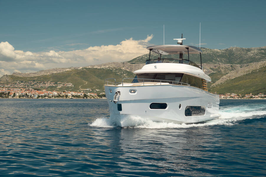 Azimut Magellano 66