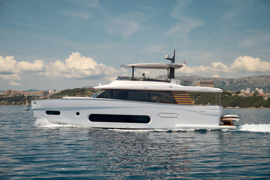 Azimut Magellano 66