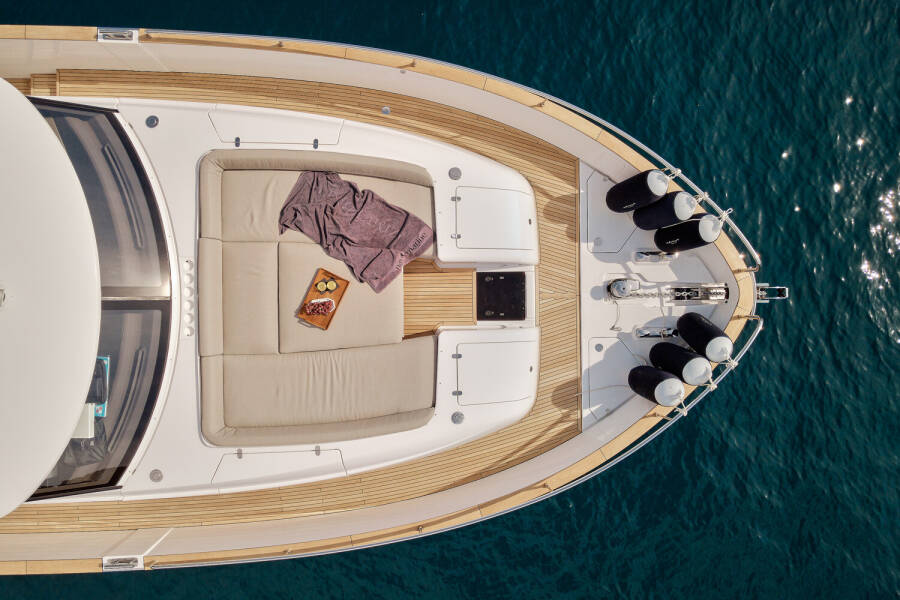 Azimut Magellano 66