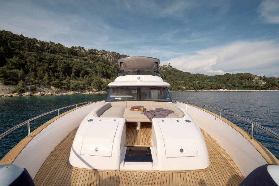 Azimut Magellano 66