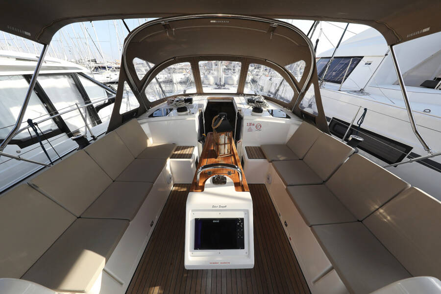 Bavaria C42 Style