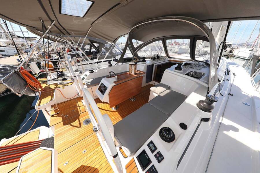 Bavaria C42 Style