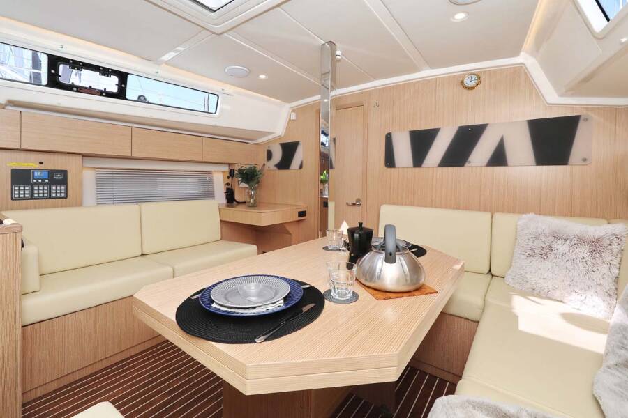 Bavaria C42 Style