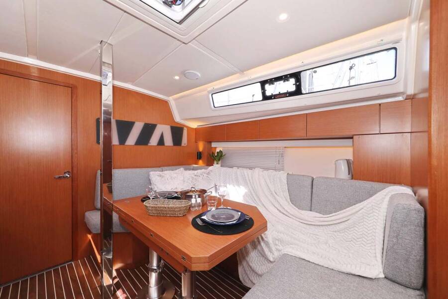 Bavaria C42 Style