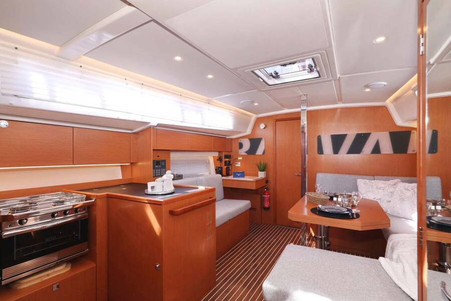 Bavaria C42 Style