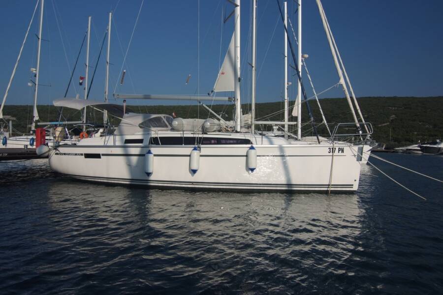 Bavaria Cruiser 33