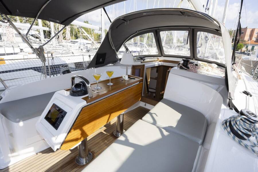 Bavaria Cruiser 37 Style