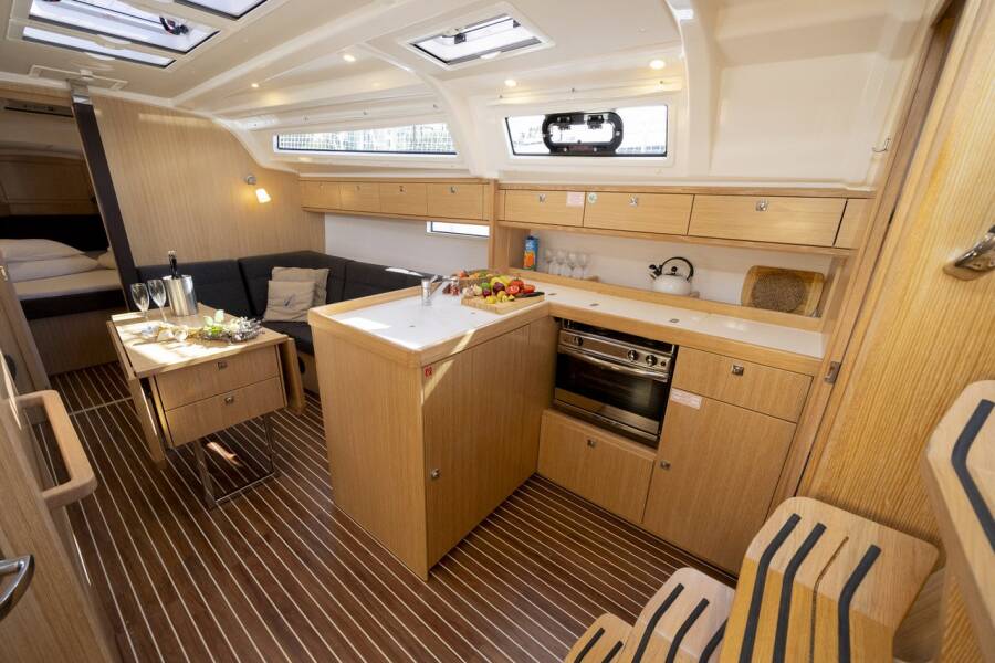 Bavaria Cruiser 37 Style