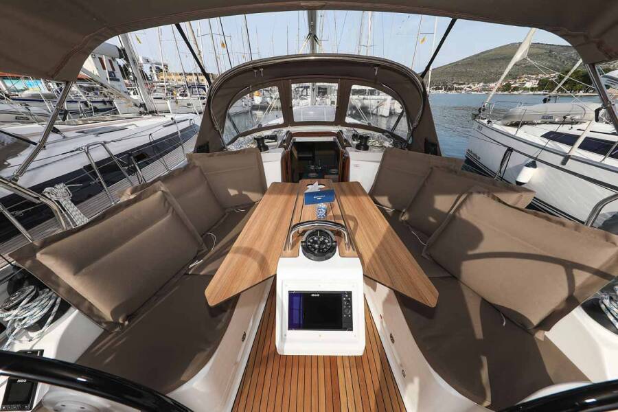 Bavaria Cruiser 37 Style