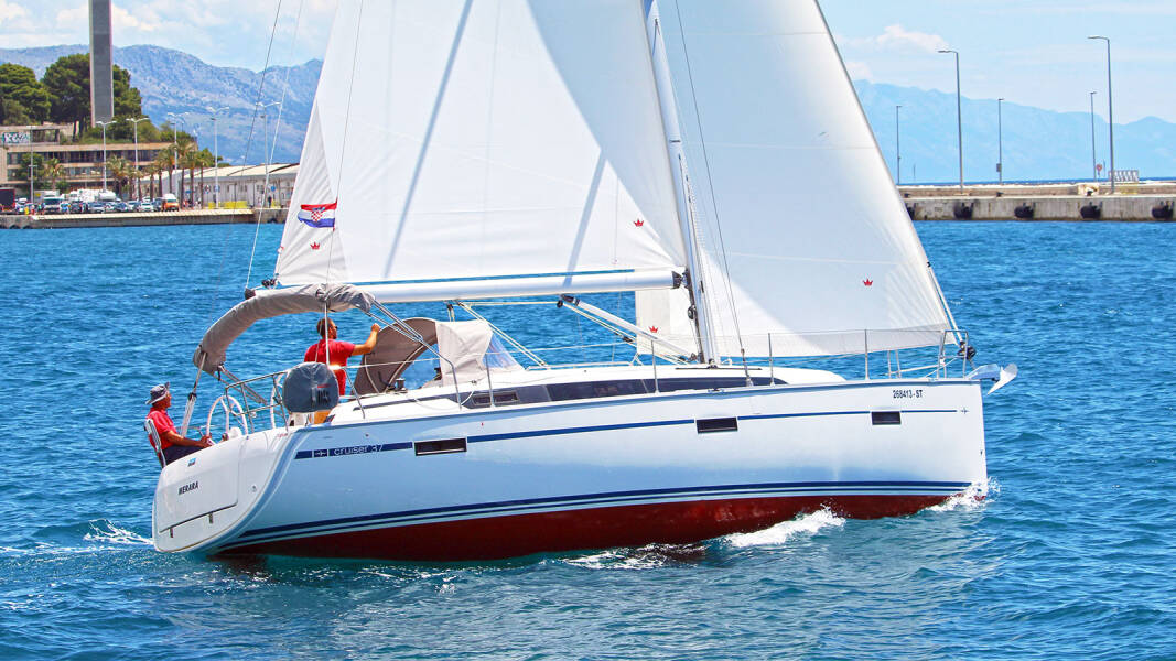 Bavaria Cruiser 37