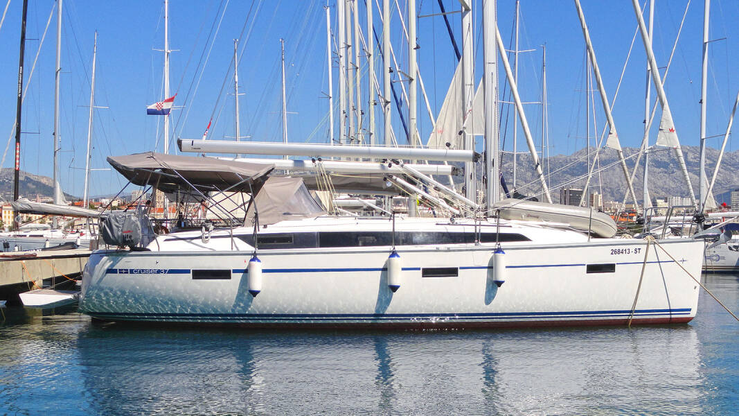 Bavaria Cruiser 37