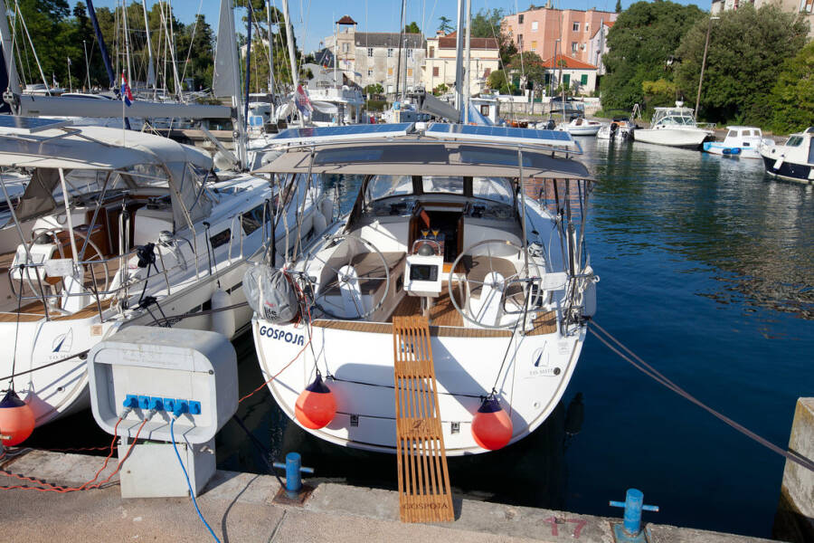 Bavaria Cruiser 37