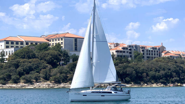 Bavaria Cruiser 37