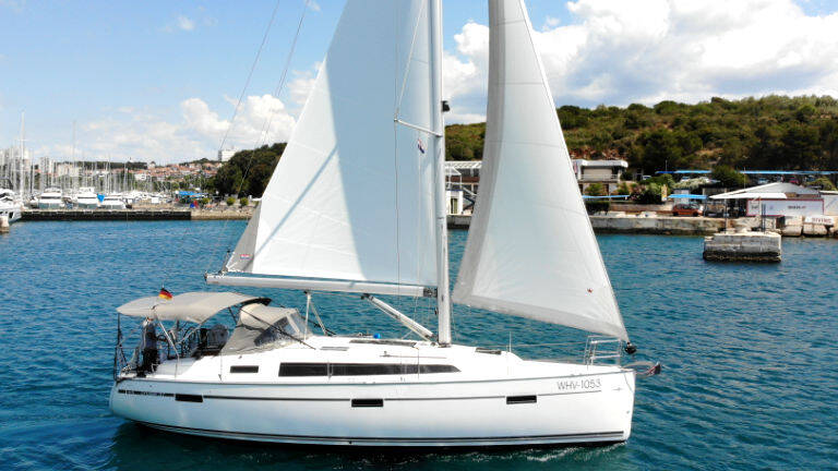 Bavaria Cruiser 37