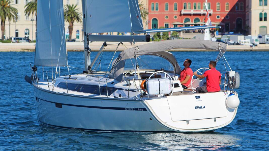 Bavaria Cruiser 37