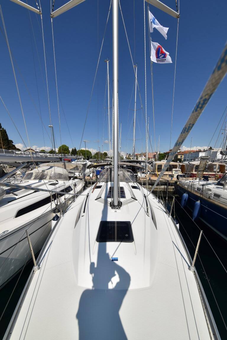 Bavaria Cruiser 37