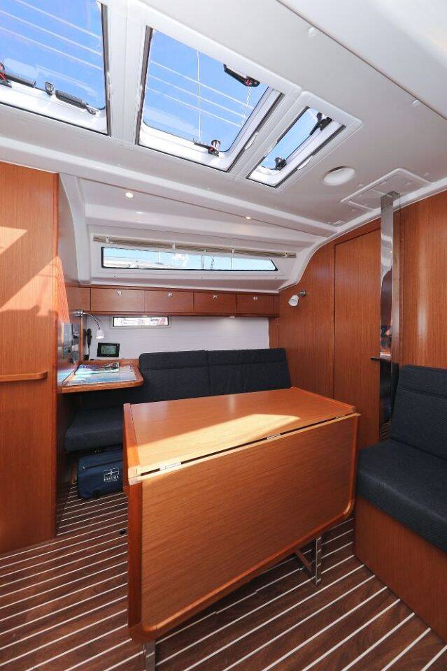 Bavaria Cruiser 37