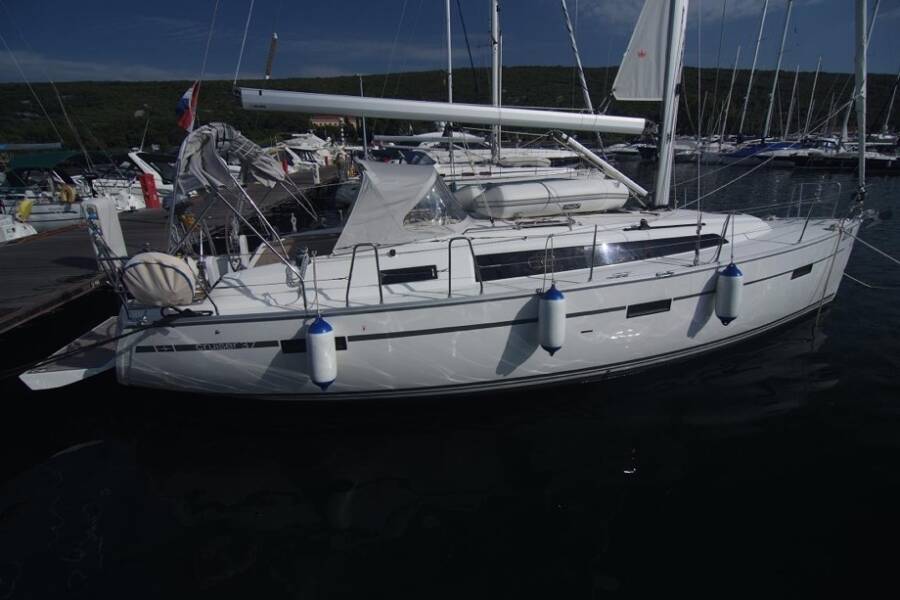 Bavaria Cruiser 37