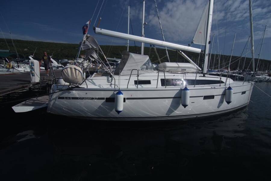 Bavaria Cruiser 37