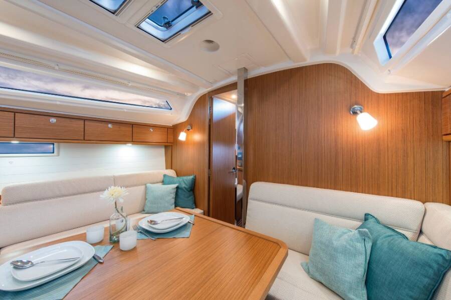 Bavaria Cruiser 37