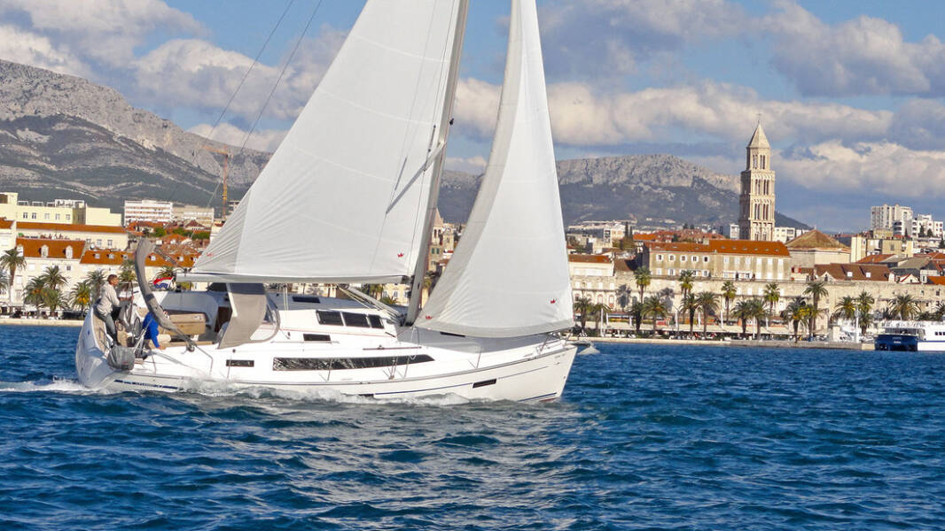 Bavaria Cruiser 37