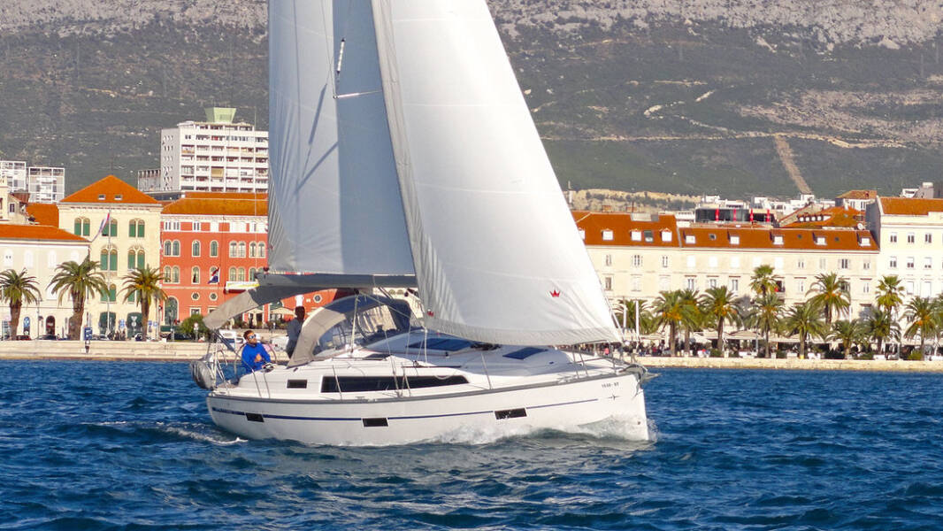 Bavaria Cruiser 37