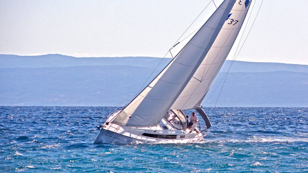 Bavaria Cruiser 37