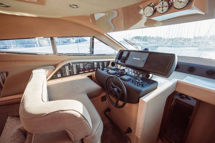 Ferretti Yachts 460i