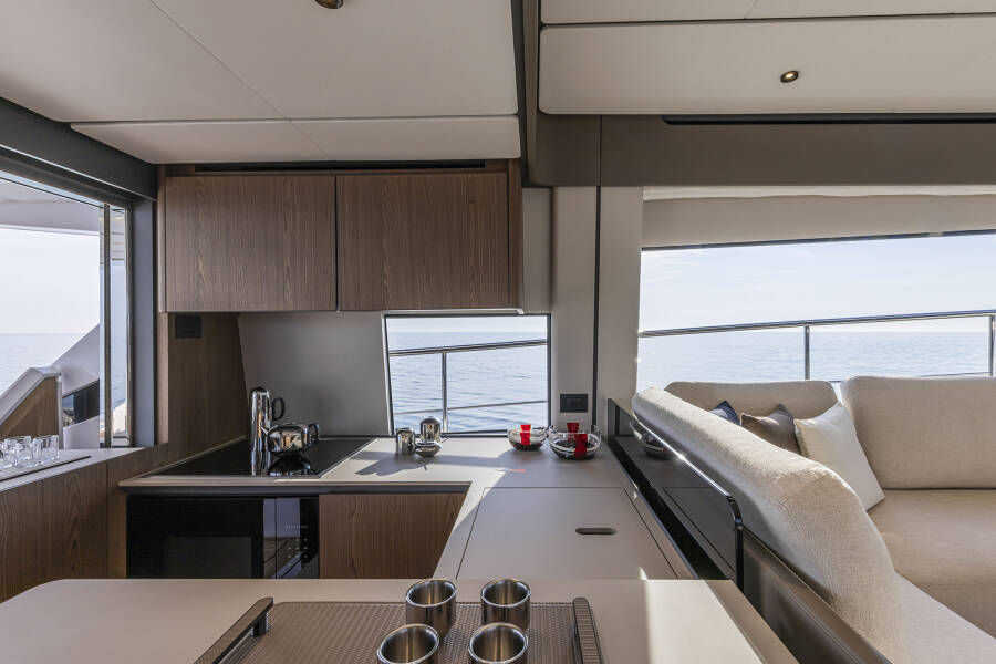 Ferretti Yachts 580