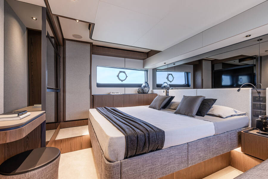 Ferretti Yachts 580