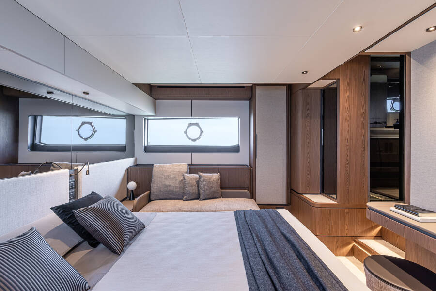 Ferretti Yachts 580