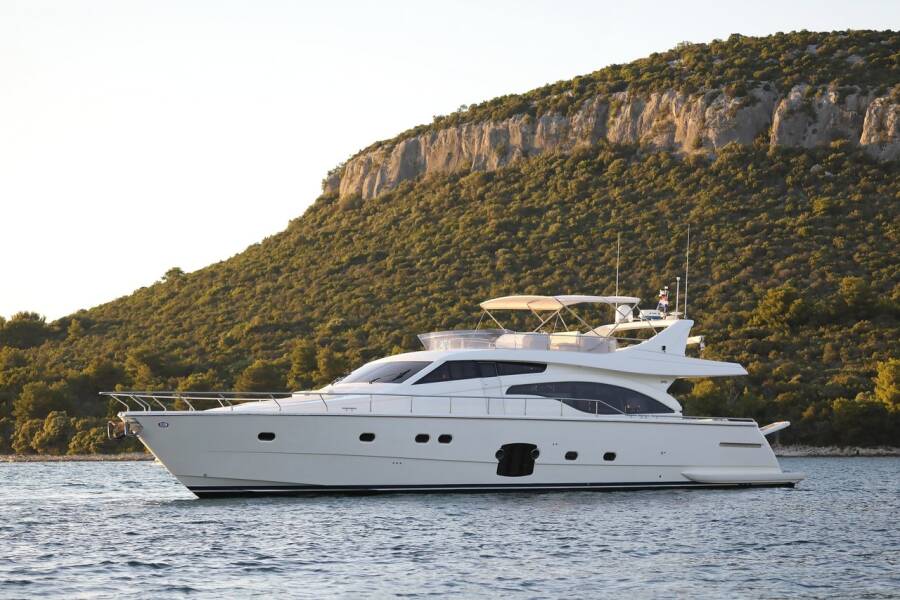 Ferretti Yachts 681