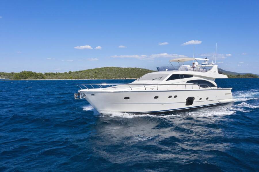 Ferretti Yachts 681