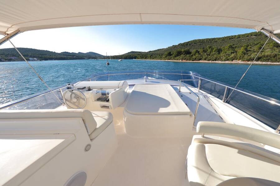 Ferretti Yachts 681