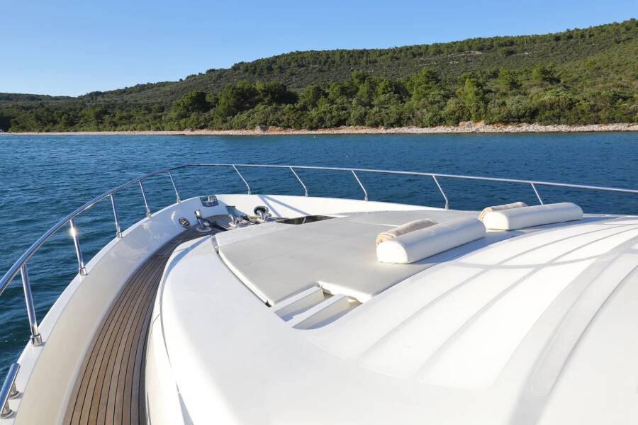 Ferretti Yachts 681