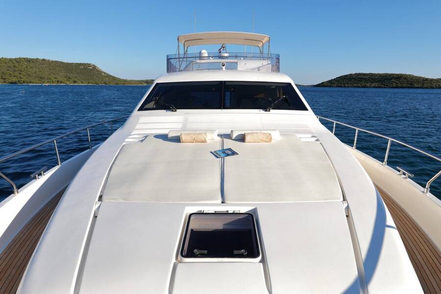 Ferretti Yachts 681