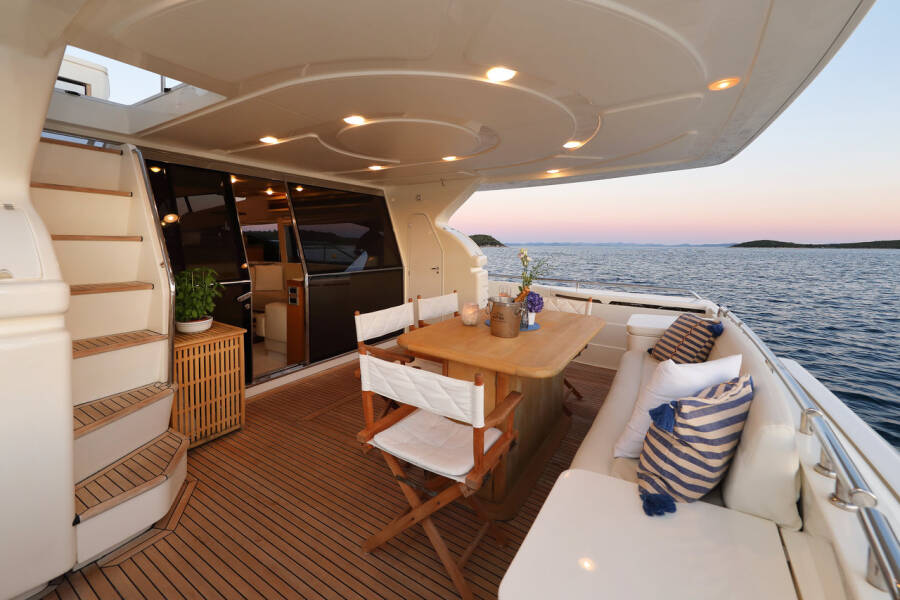 Ferretti Yachts 681