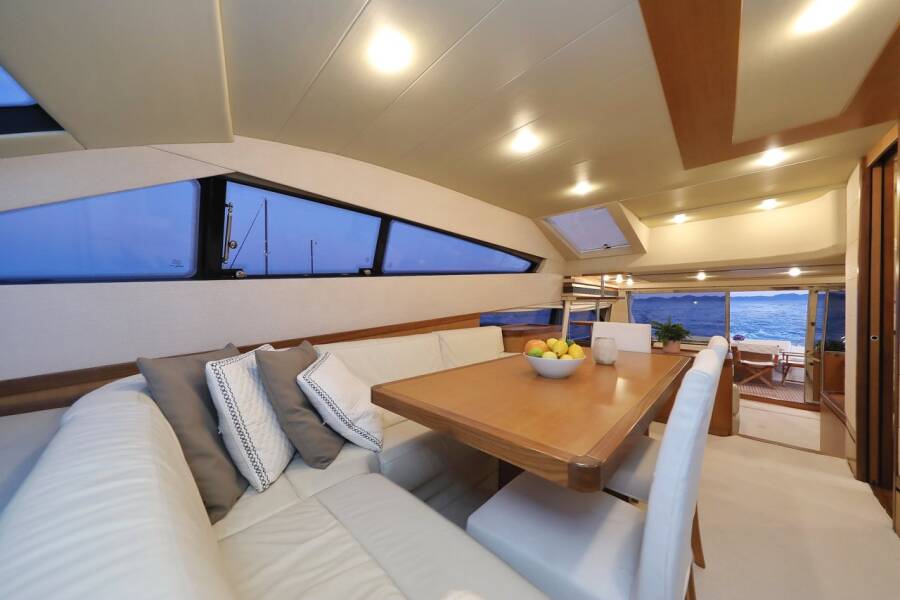 Ferretti Yachts 681