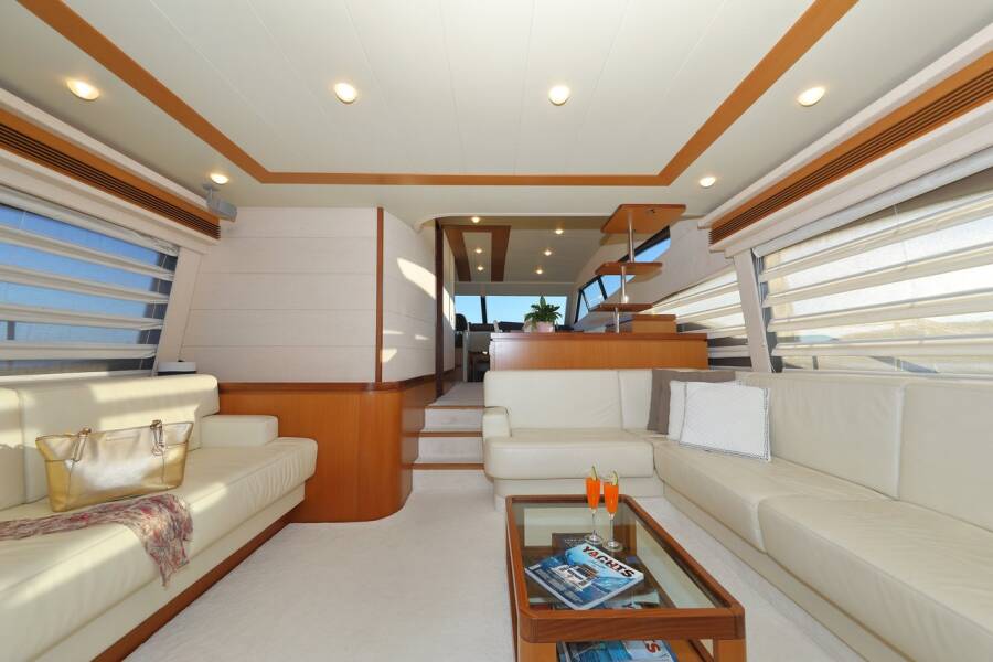 Ferretti Yachts 681