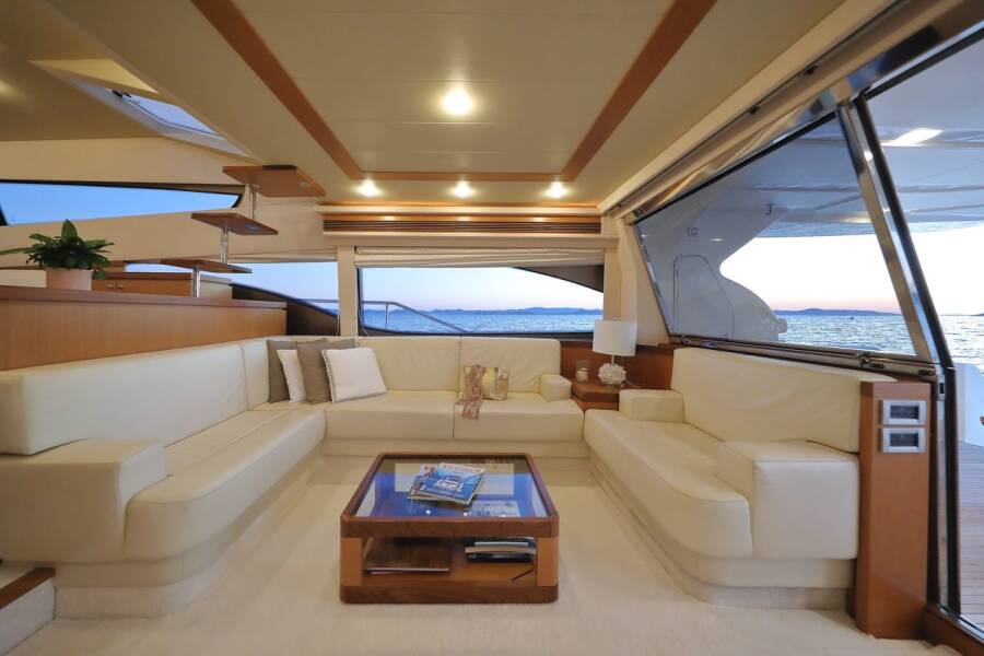 Ferretti Yachts 681