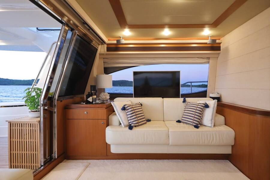 Ferretti Yachts 681