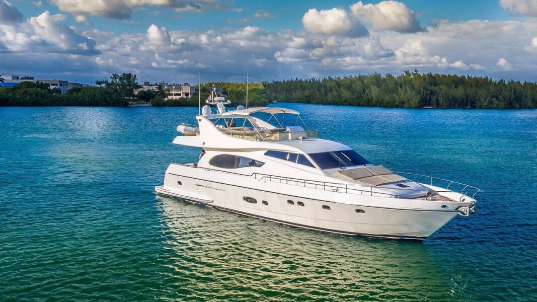 Ferretti Yachts 730