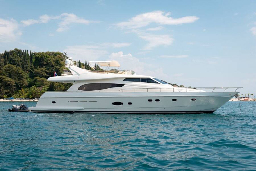 Ferretti Yachts 730