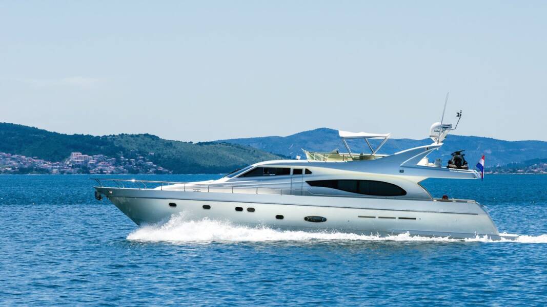 Ferretti Yachts 730