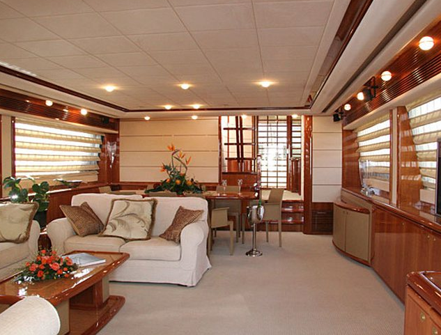 Ferretti Yachts 880