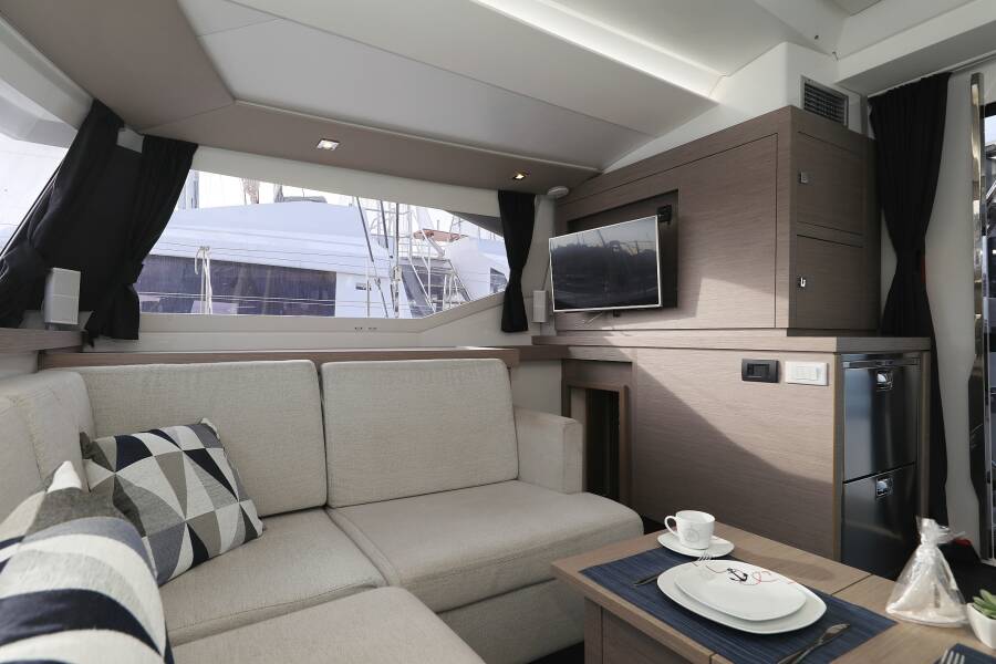 Fountaine Pajot Astrea 42