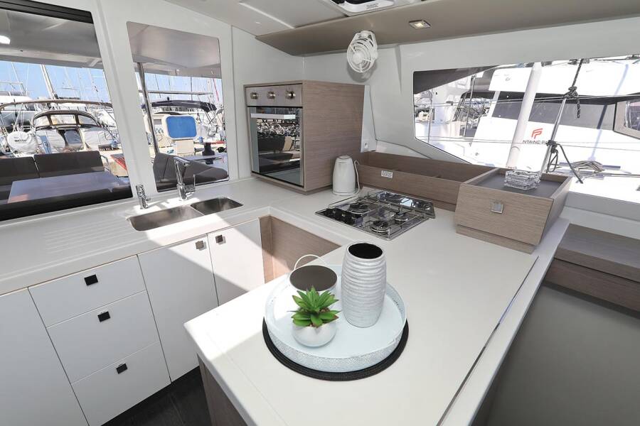 Fountaine Pajot Astrea 42