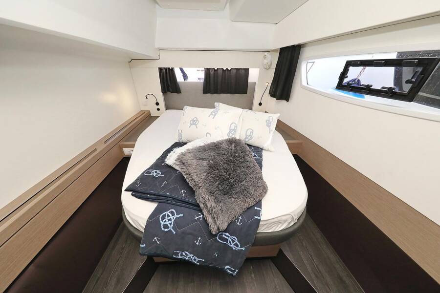 Fountaine Pajot Astrea 42